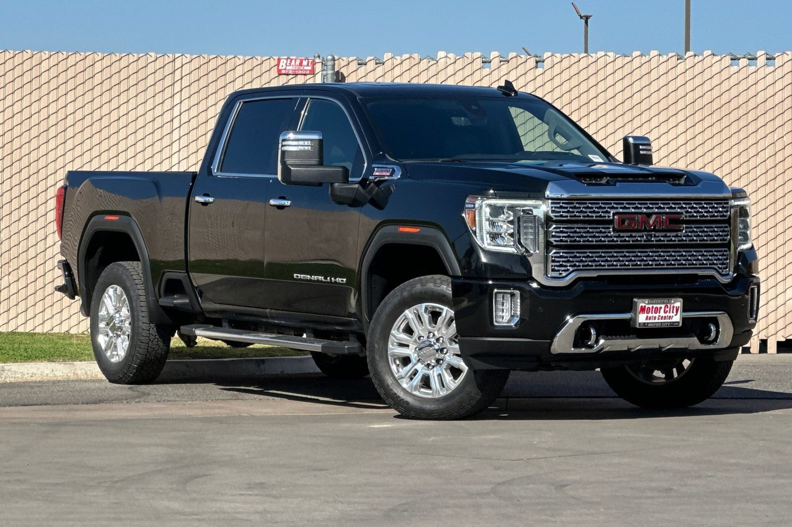 Used 2021 GMC Sierra 2500 Denali w/ Denali Ultimate Package AWD/4WD image 2