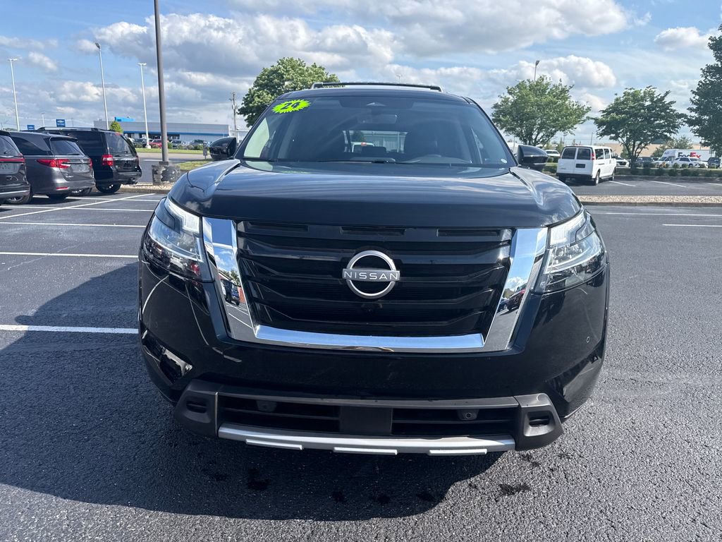 Used 2024 Nissan Pathfinder SL FWD image 9