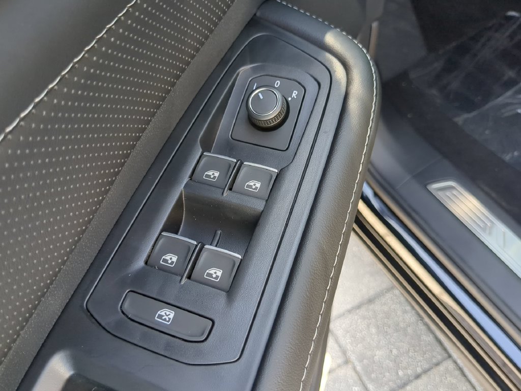 New 2026 Volkswagen Atlas SE FWD image 19