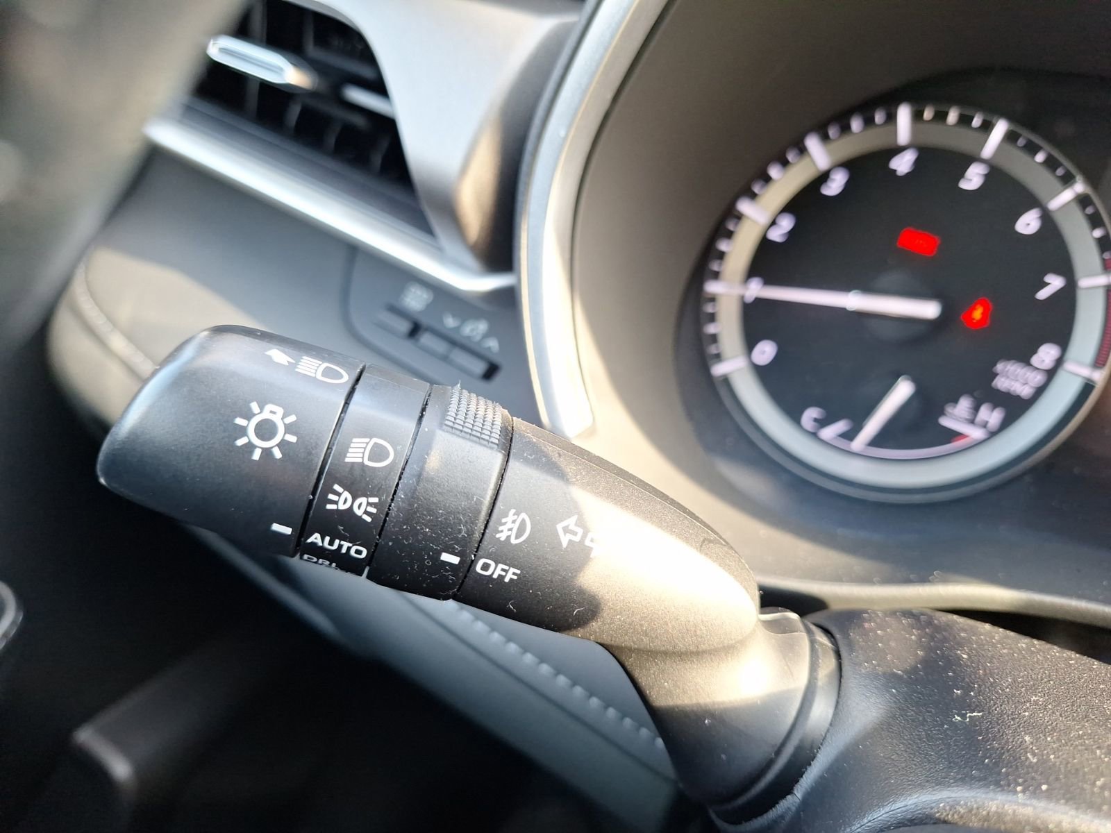 Used 2020 Toyota Highlander XLE FWD image 22