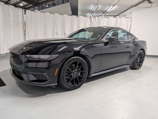 Used 2025 Ford Mustang Coupe RWD image 5