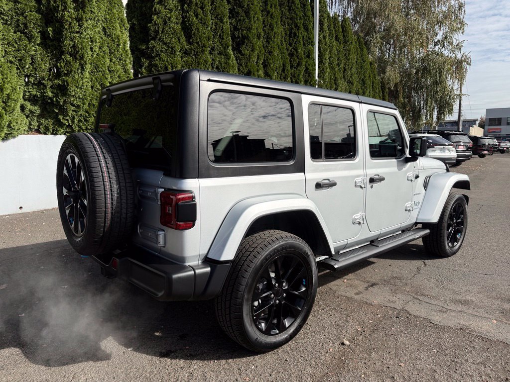 Used 2023 Jeep Wrangler Unlimited Sahara AWD/4WD image 11