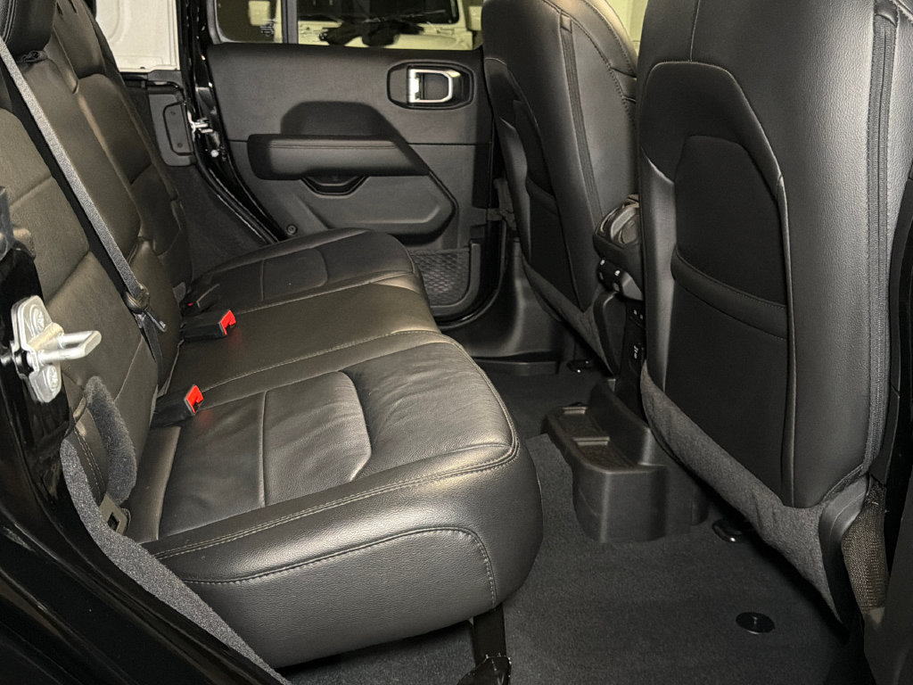 Used 2022 Jeep Wrangler Unlimited Sahara AWD/4WD image 13