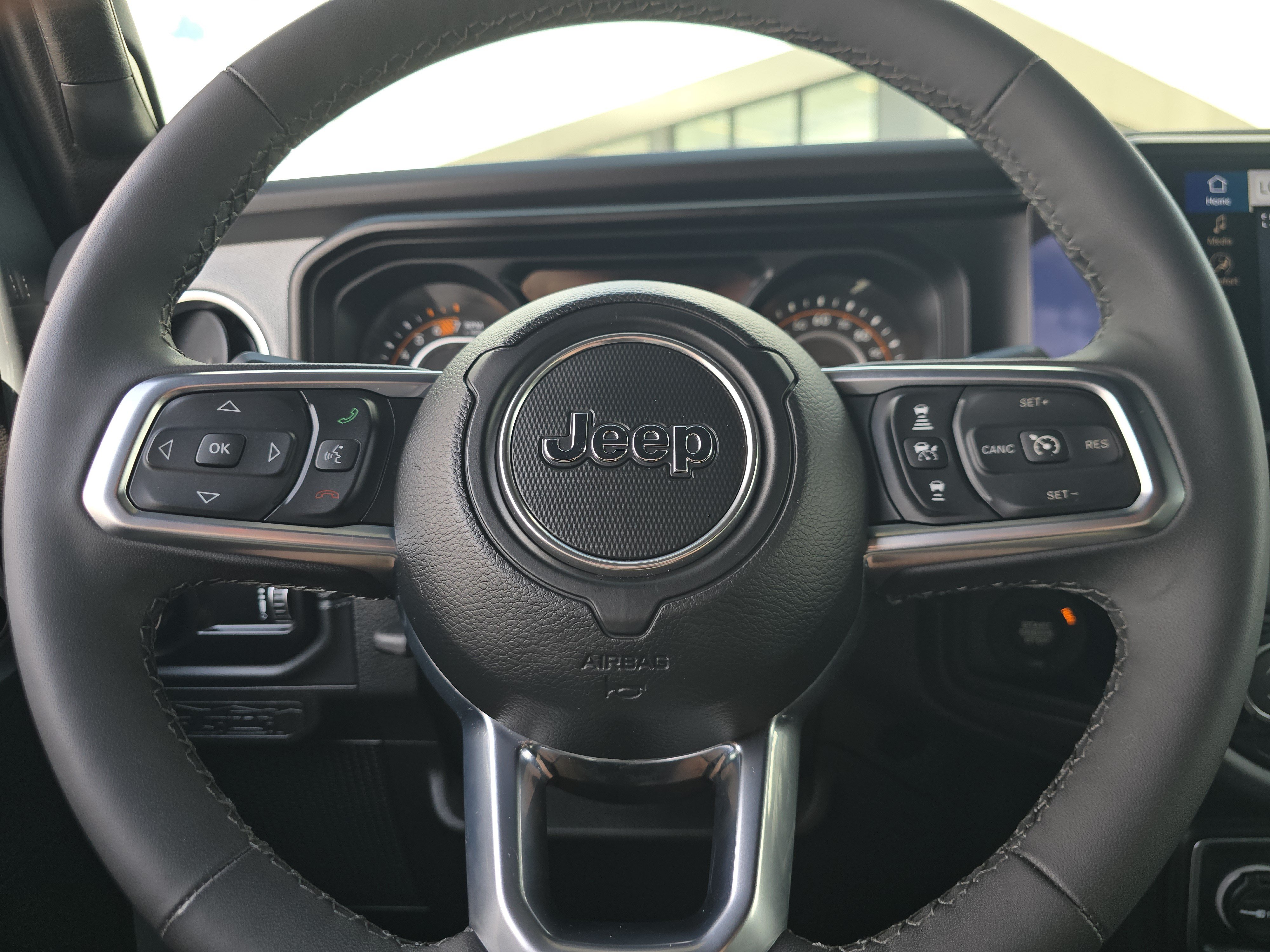 Used 2026 Jeep Wrangler Unlimited Sahara AWD/4WD image 23