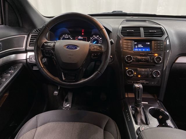 Used 2017 Ford Explorer XLT image 5