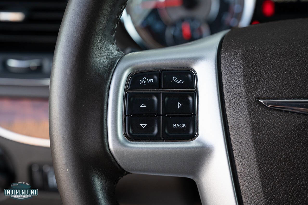 Used 2014 Chrysler Town & Country Touring image 24
