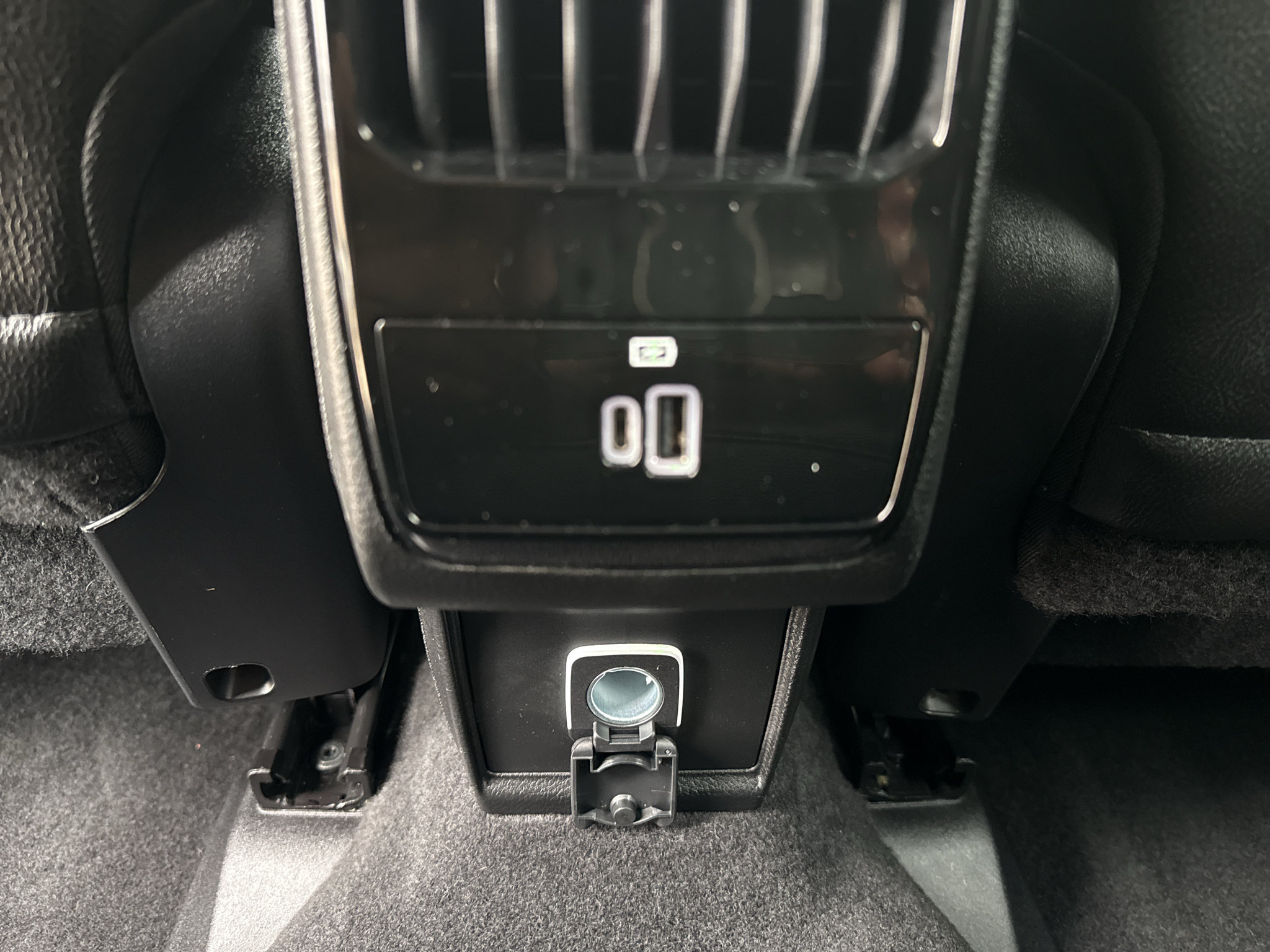 Used 2024 Jeep Compass Latitude w/ Convenience Group AWD/4WD image 31