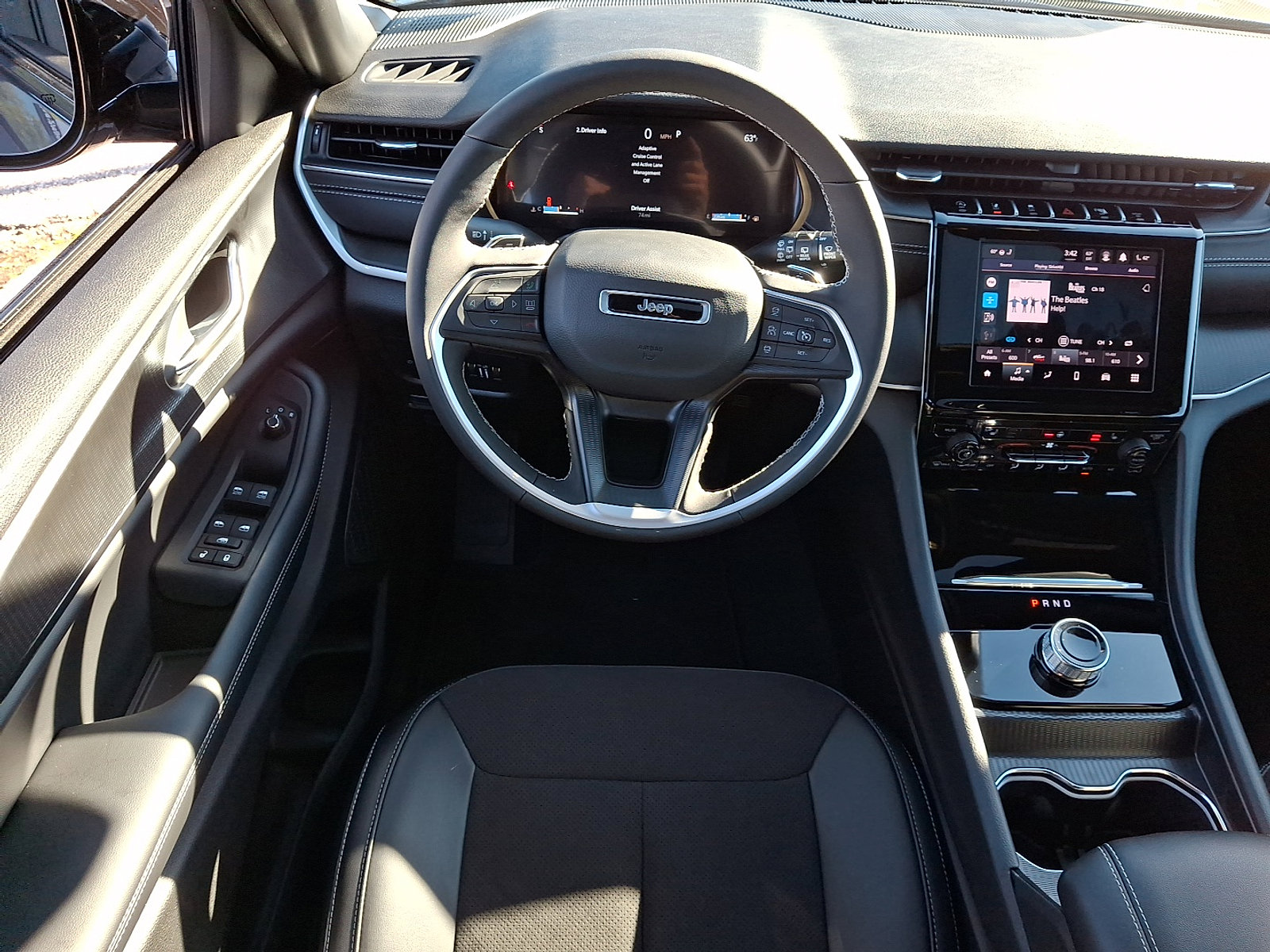 Used 2025 Jeep Grand Cherokee L Altitude image 13