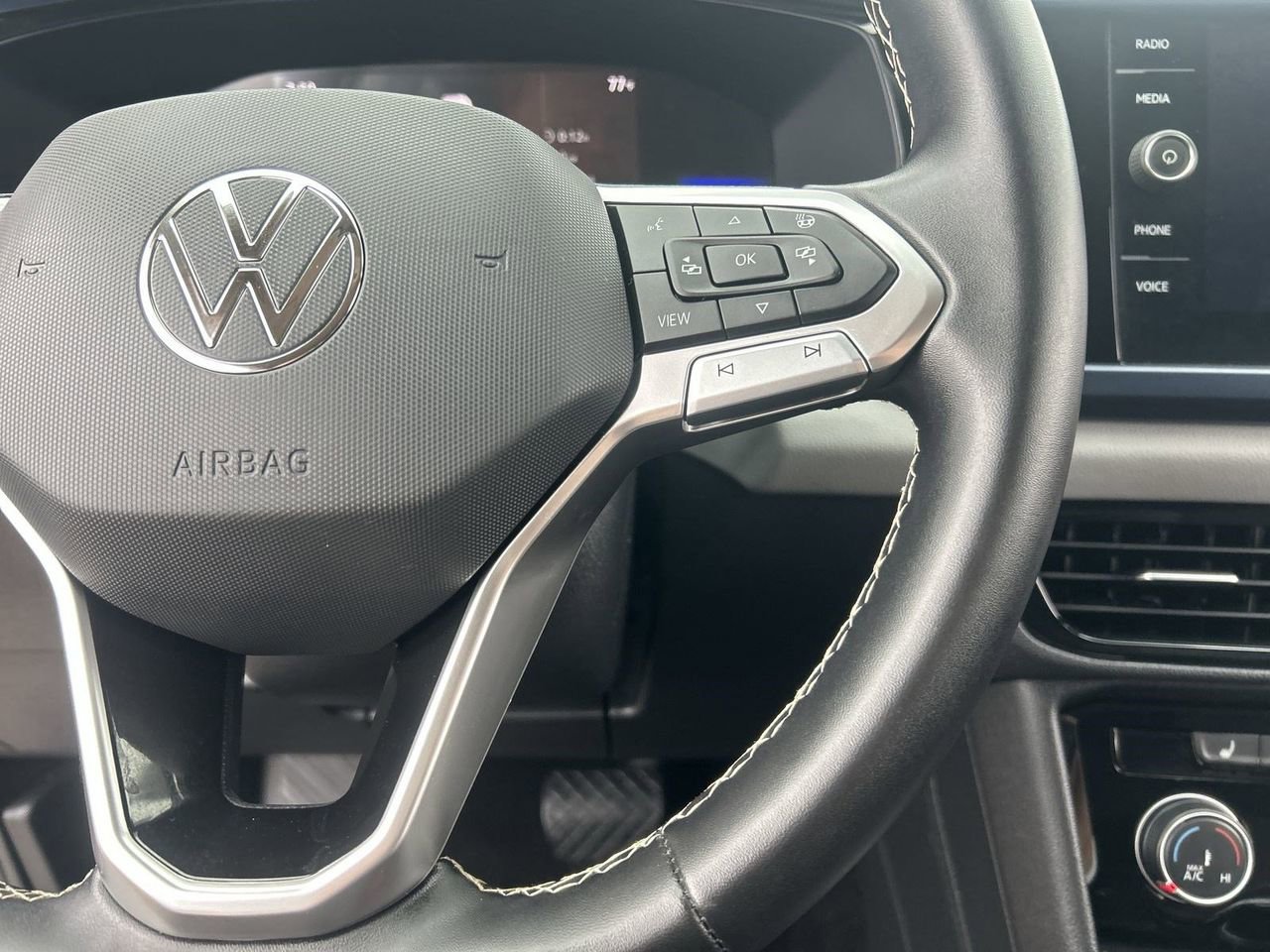 Used 2023 Volkswagen Taos SE image 20