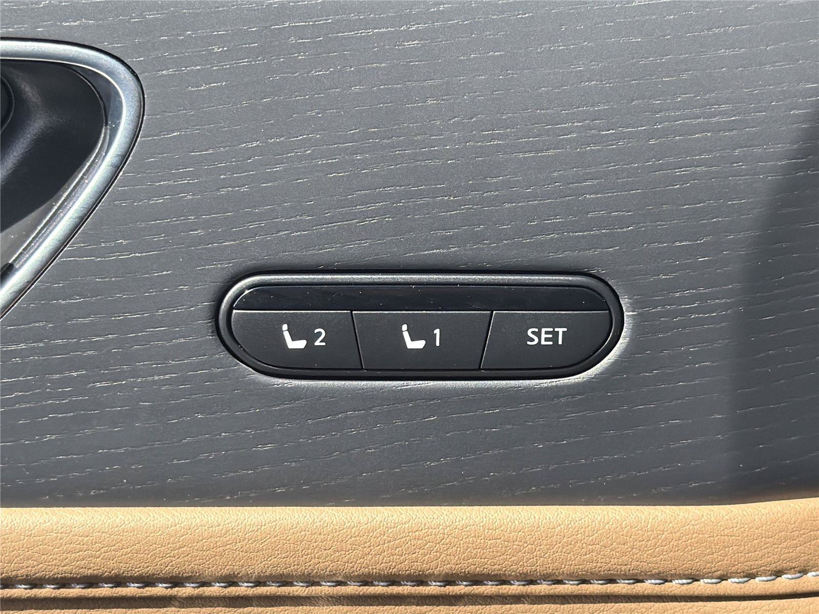 Used 2025 INFINITI QX80 Sensory AWD/4WD image 26