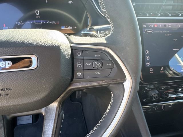 Used 2025 Jeep Grand Cherokee L Limited w/ Black Appearance Package image 27