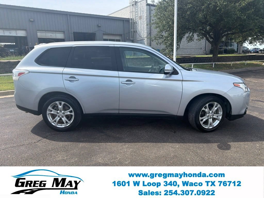 Used 2014 Mitsubishi Outlander SE FWD image 2