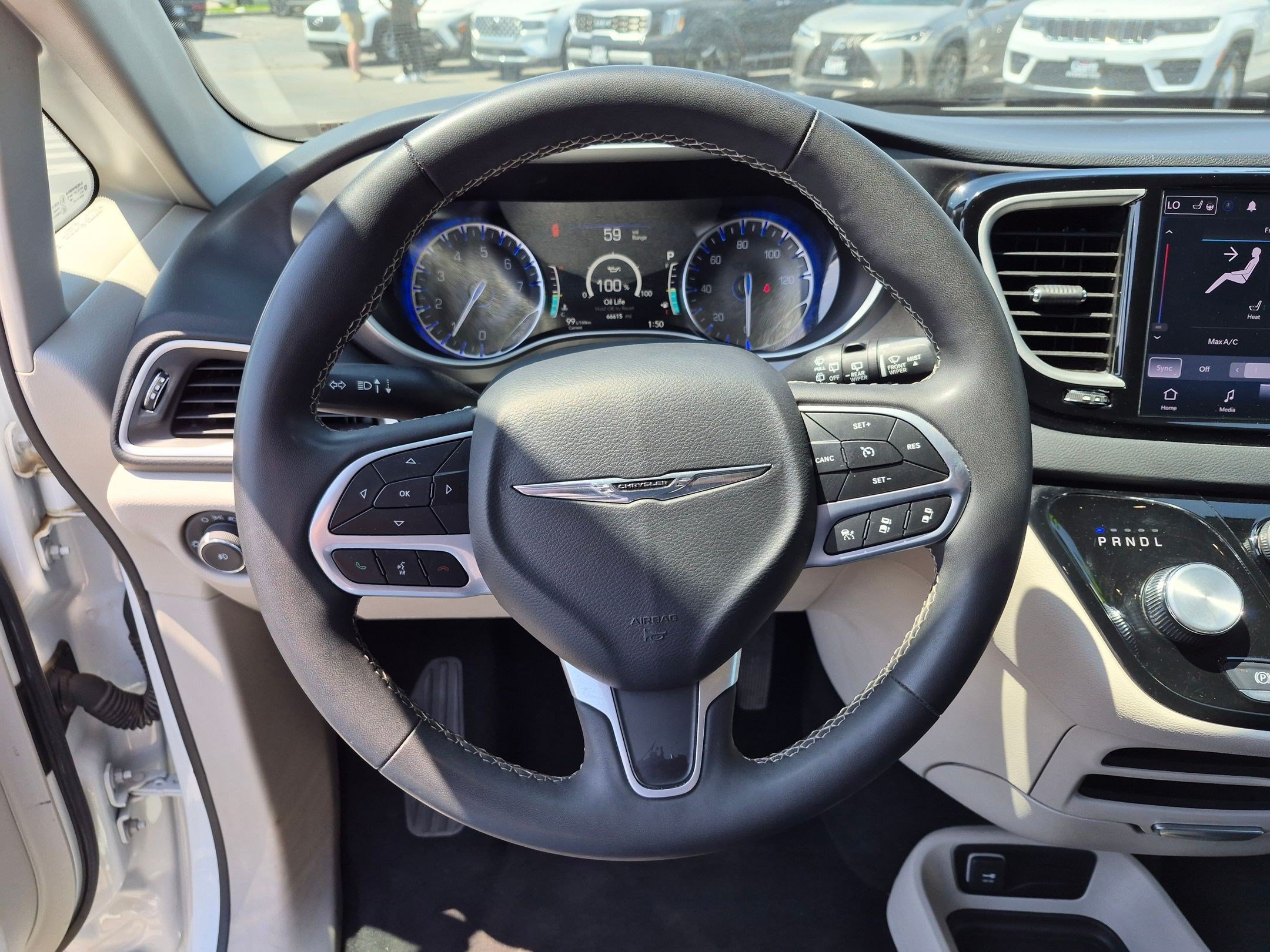 Used 2024 Chrysler Pacifica Touring-L FWD image 17