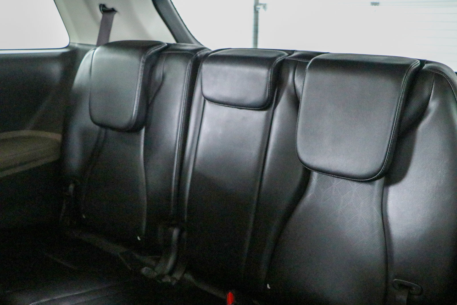 Used 2025 Kia Carnival FWD image 25