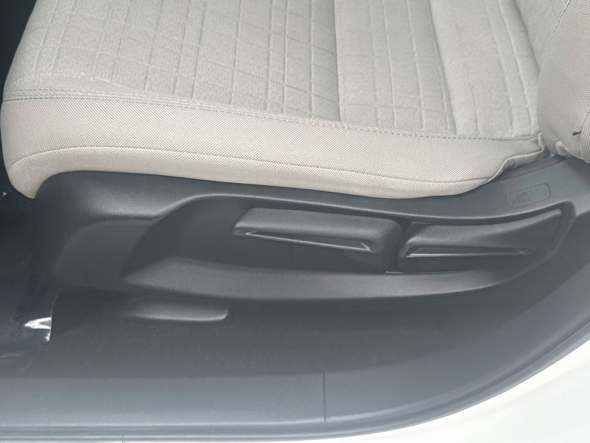 Used 2025 Honda HR-V LX image 15