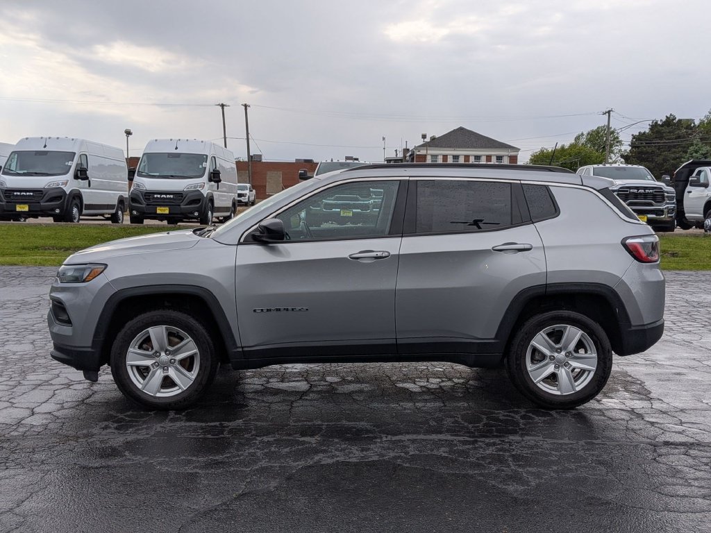 Used 2022 Jeep Compass Latitude w/ Convenience Group AWD/4WD image 4