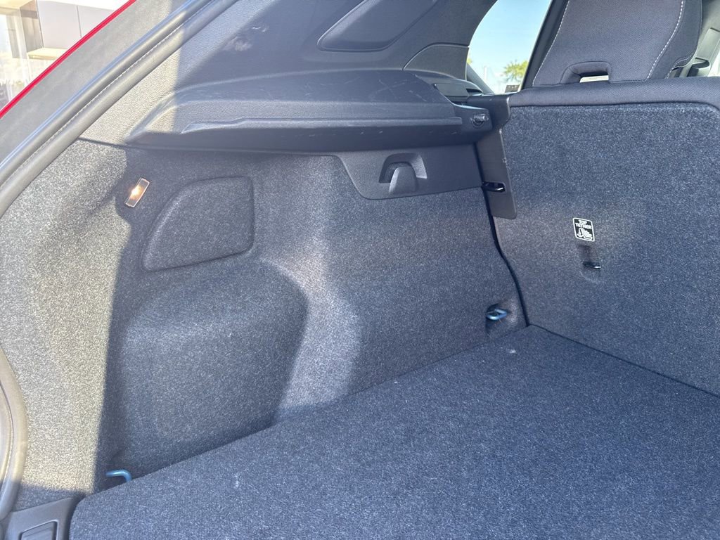 Used 2024 Volvo XC40 B5 Core image 39