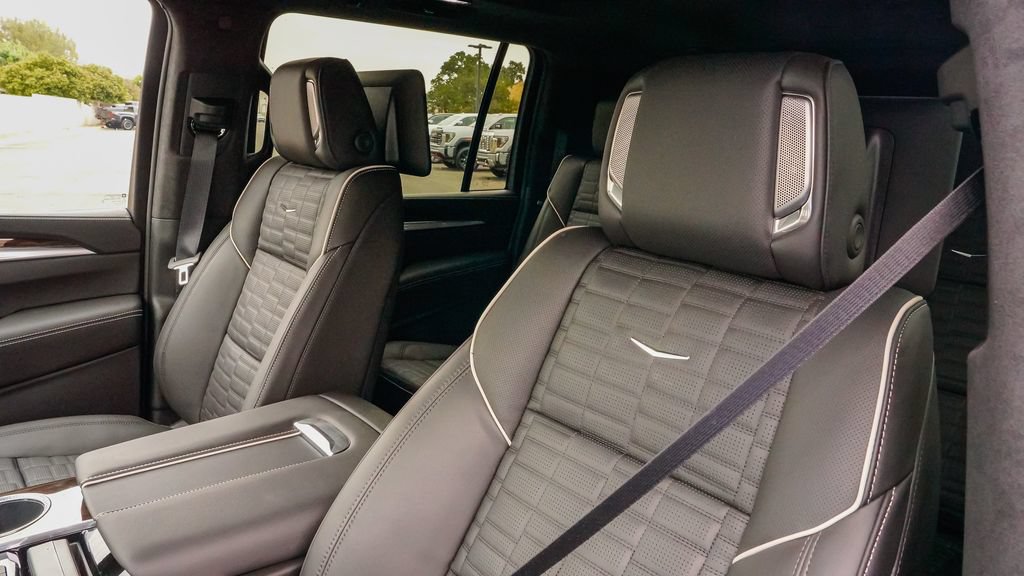 New 2026 Cadillac Escalade ESV Platinum Sport AWD/4WD image 14