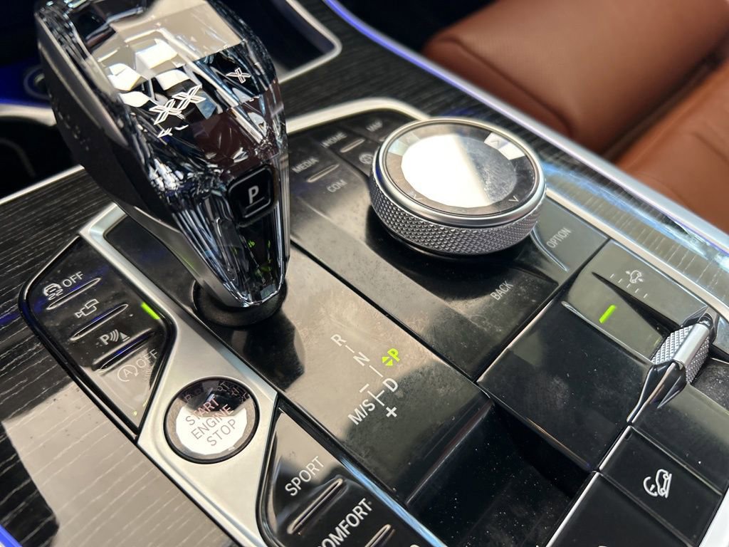 Used 2022 BMW X7 M50i image 8