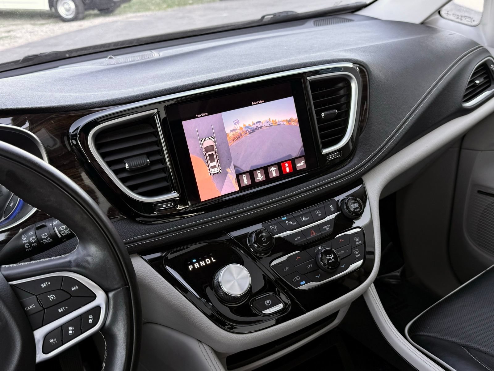 Used 2022 Chrysler Pacifica Limited FWD image 43