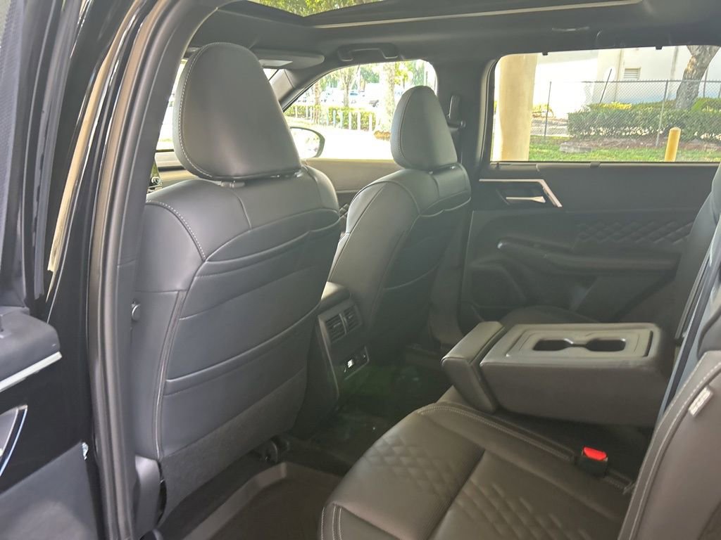 New 2025 Mitsubishi Outlander 4WD Plug-In Hybrid image 35