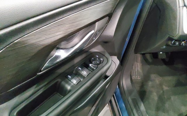 Used 2024 GMC Terrain SLE image 45