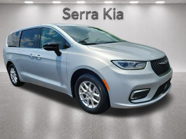 Used 2024 Chrysler Pacifica Touring-L FWD image 33