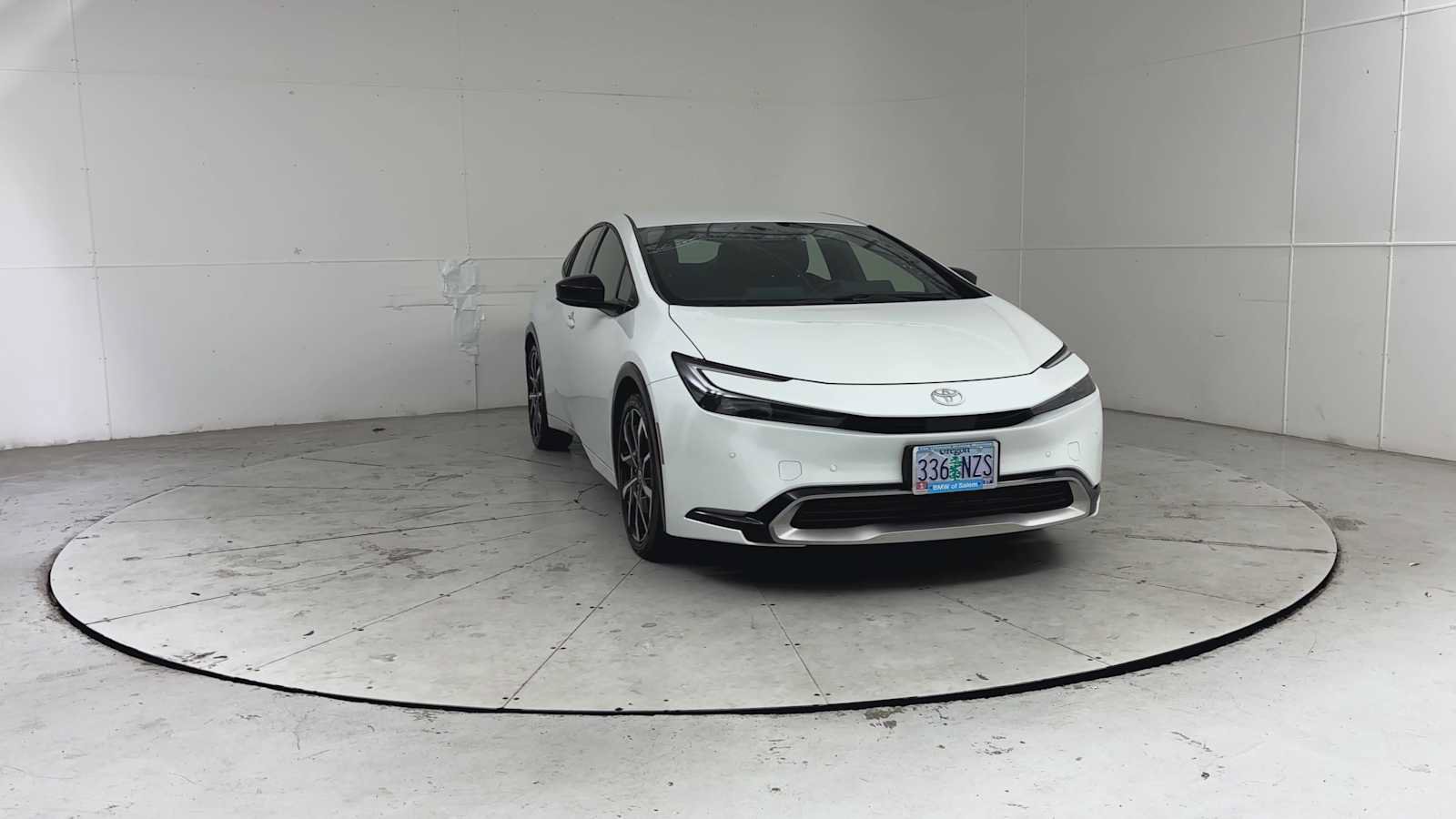 Used 2025 Toyota Prius Plug-In Hybrid FWD image 9