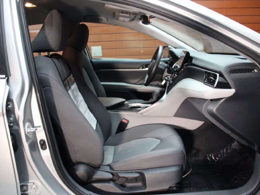 Used 2024 Toyota Camry LE FWD image 4