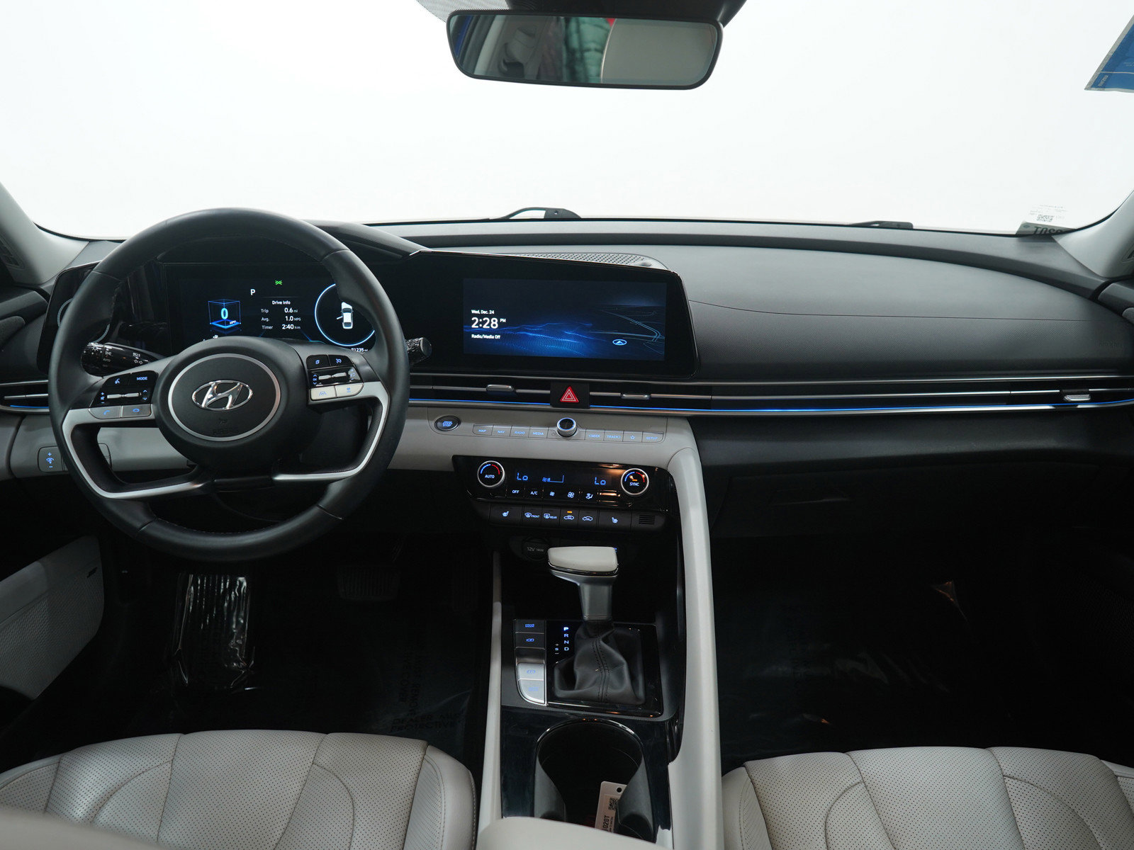 Used 2023 Hyundai Elantra Limited image 14