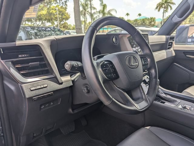 Used 2025 Lexus GX 550 w/ Cold Area Package AWD/4WD image 8