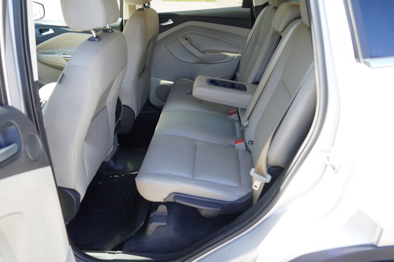 Used 2017 Ford Escape SE w/ Equipment Group 201A AWD/4WD image 13