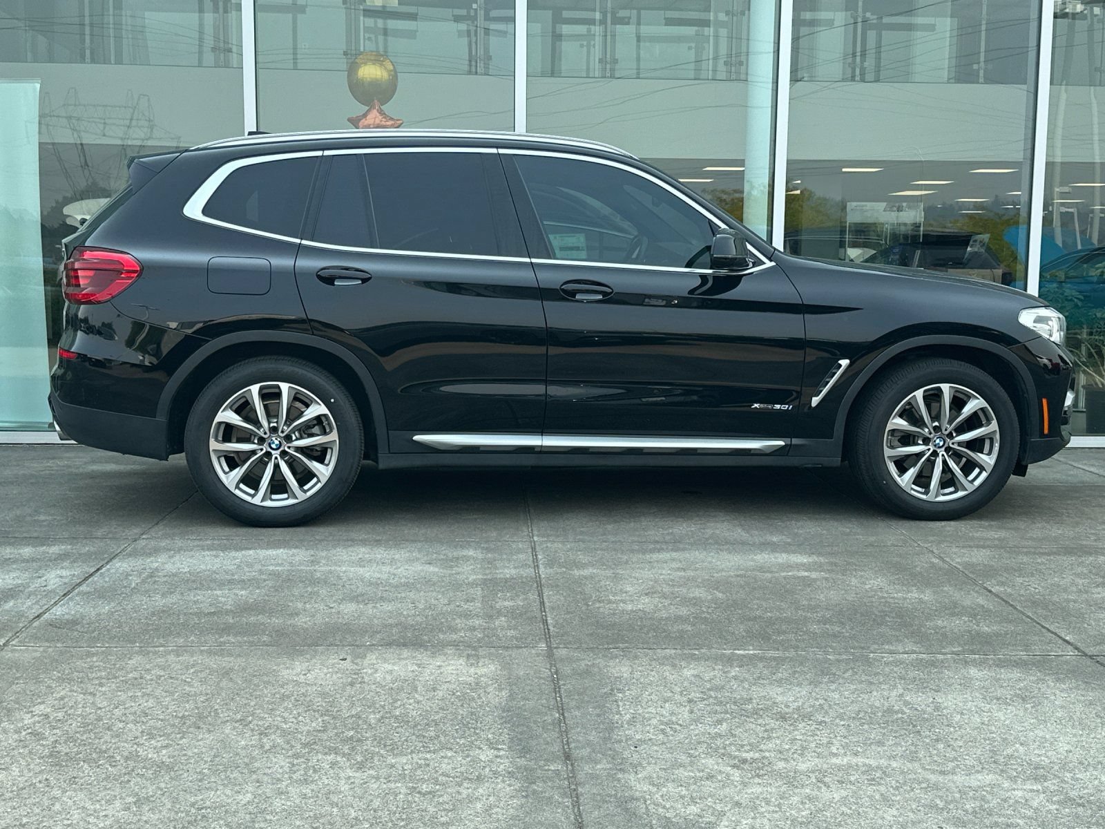 Used 2018 BMW X3 xDrive30i AWD/4WD image 2