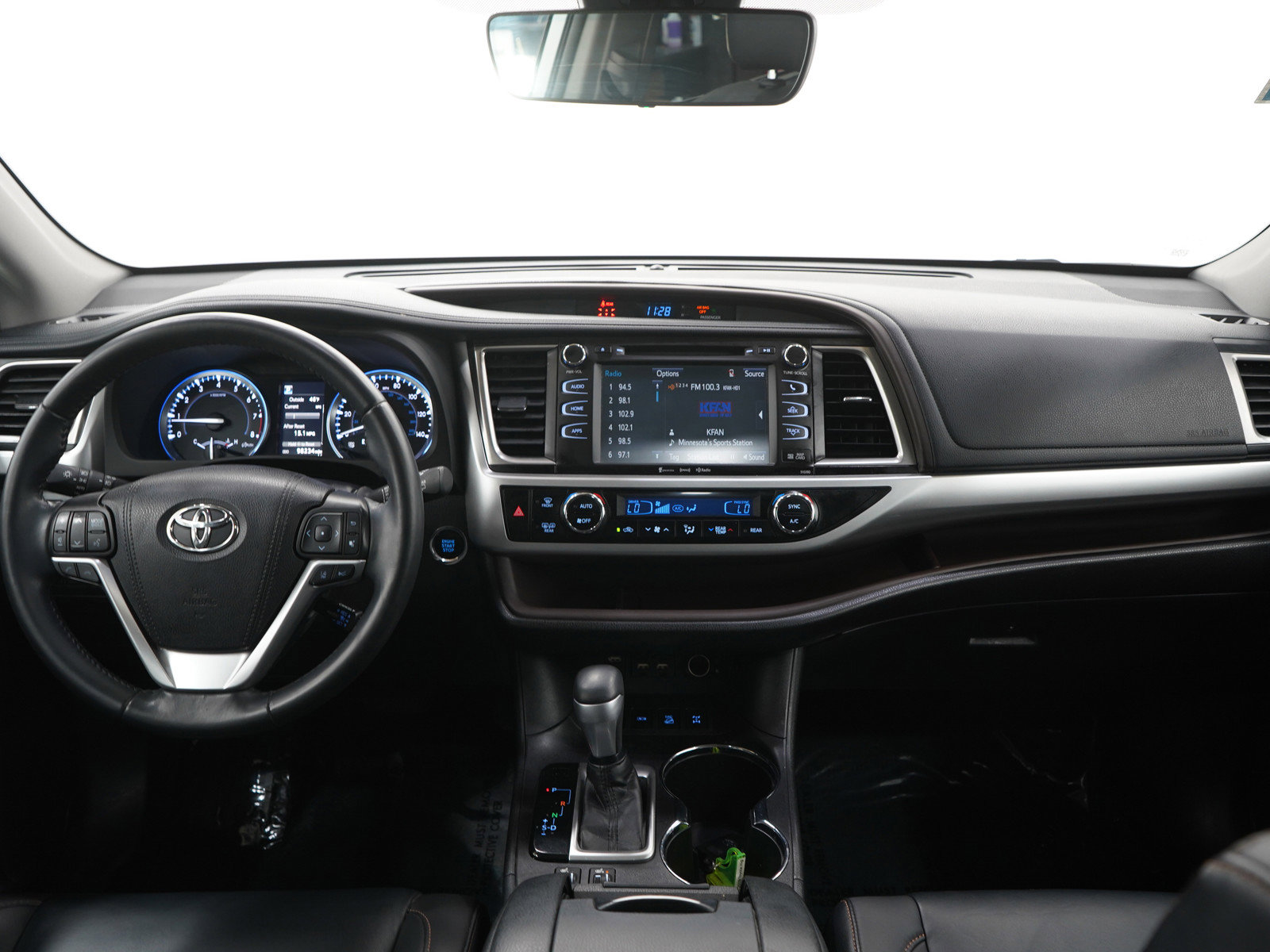 Used 2019 Toyota Highlander XLE AWD/4WD image 18