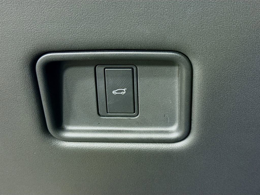 Used 2025 Land Rover Range Rover Sport SE image 10