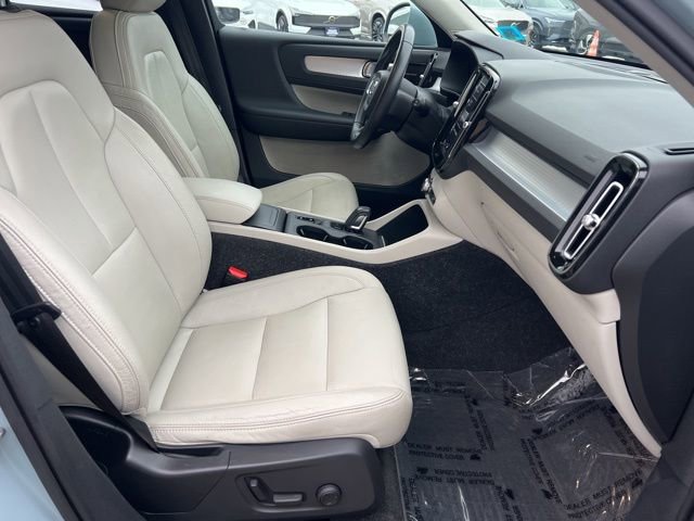 Used 2019 Volvo XC40 T5 Momentum image 15