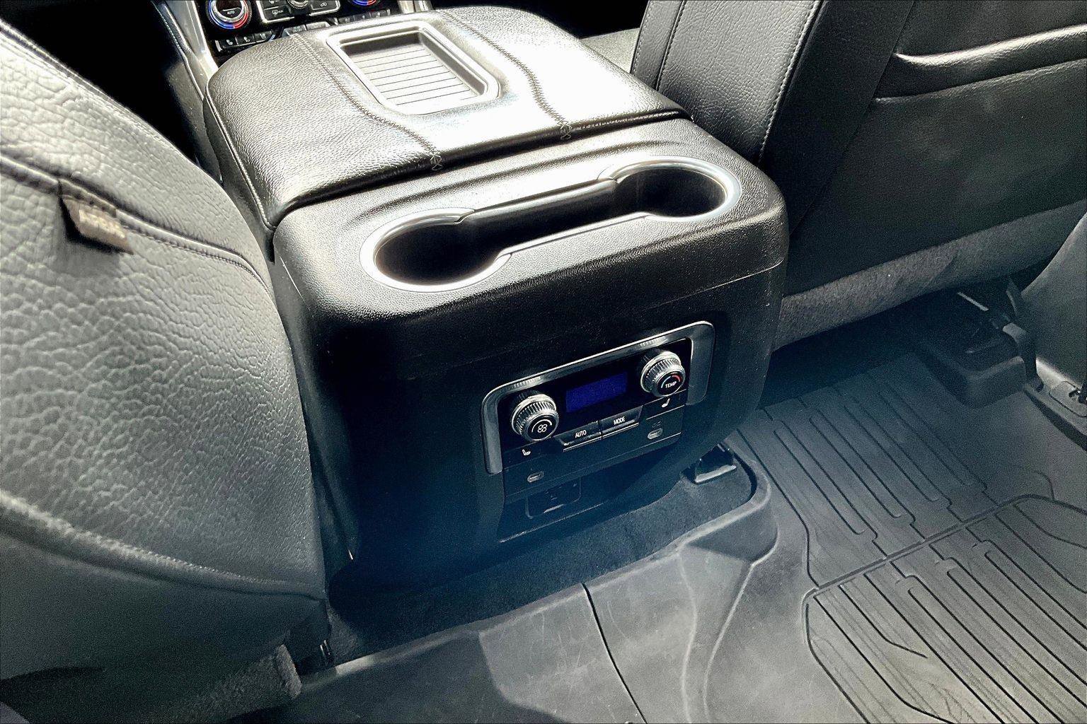 Used 2021 GMC Yukon XL Denali w/ Denali Premium Package image 34