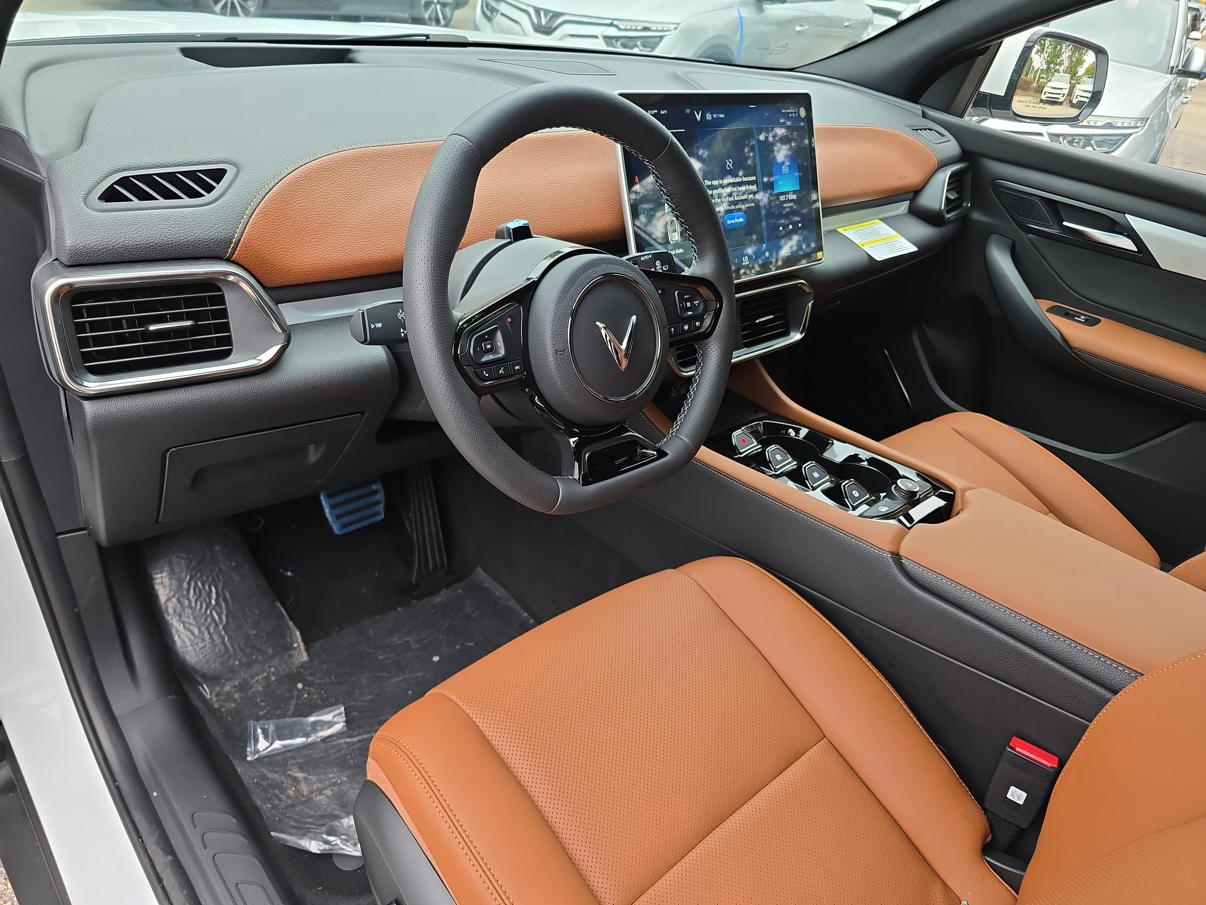 New 2025 VinFast VF 8 Plus image 16