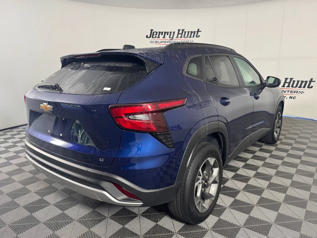 Used 2024 Chevrolet Trax LT FWD image 7