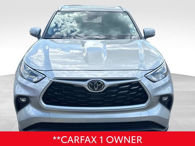 Used 2024 Toyota Highlander XLE FWD image 2