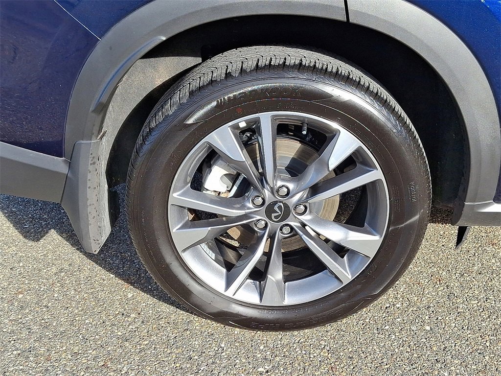 Certified 2025 INFINITI QX60 Luxe image 9
