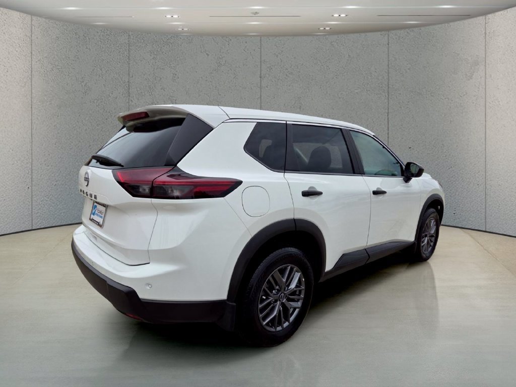 Used 2026 Nissan Rogue S FWD image 5