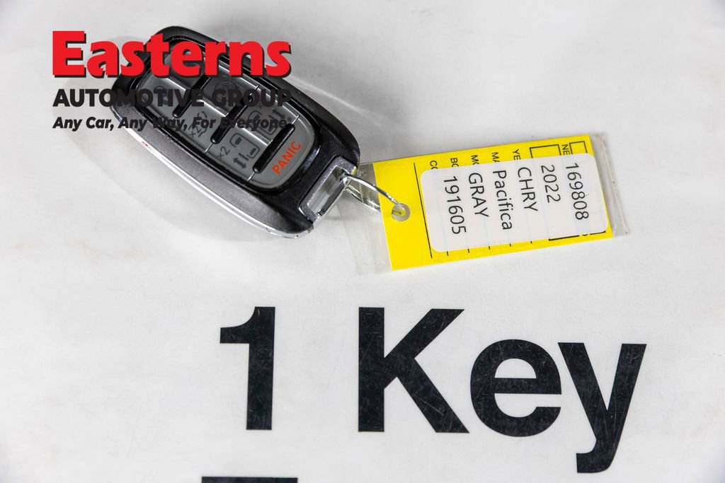 Used 2022 Chrysler Pacifica Touring-L image 26
