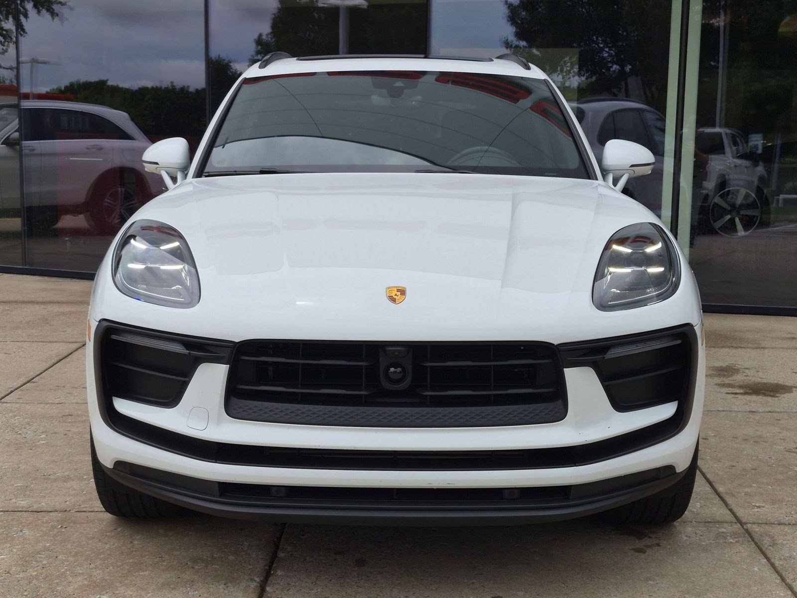 Certified 2026 Porsche Macan AWD/4WD image 6