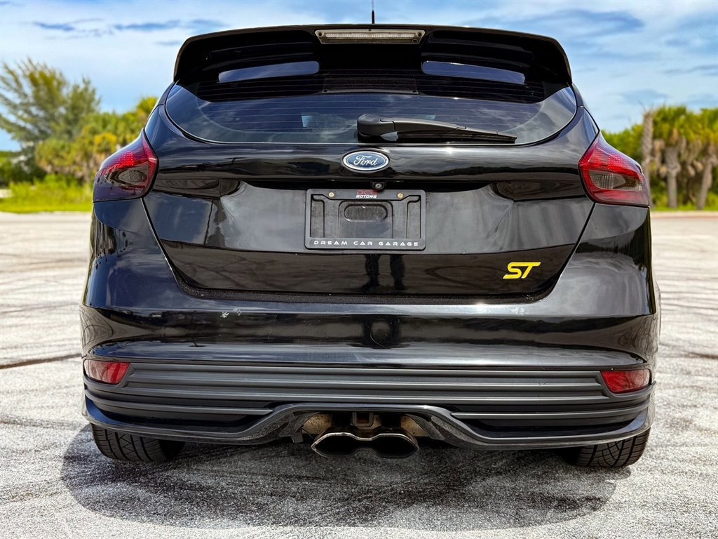 Used 2017 Ford Focus ST image 7