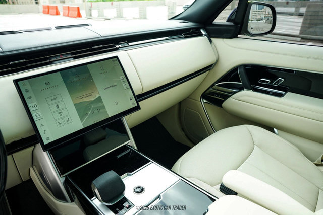 Used 2025 Land Rover Range Rover Long Wheelbase SE image 28