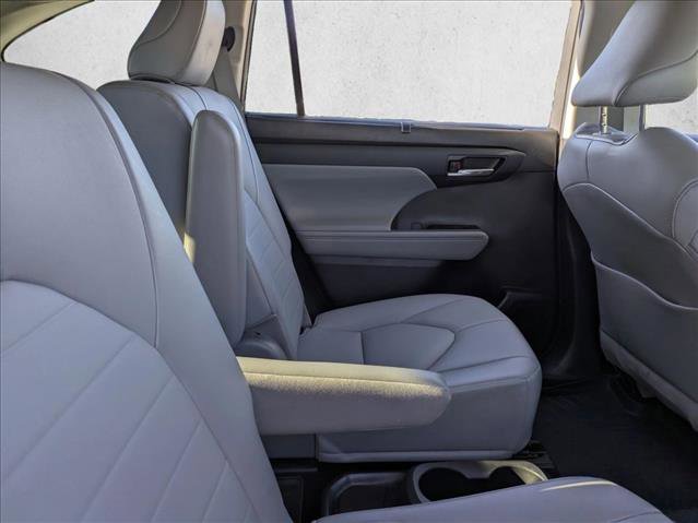 Used 2021 Toyota Highlander XLE image 22
