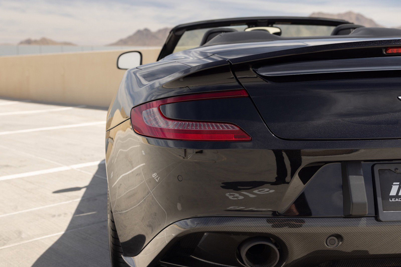 Used 2015 Aston Martin Vanquish Volante RWD image 33