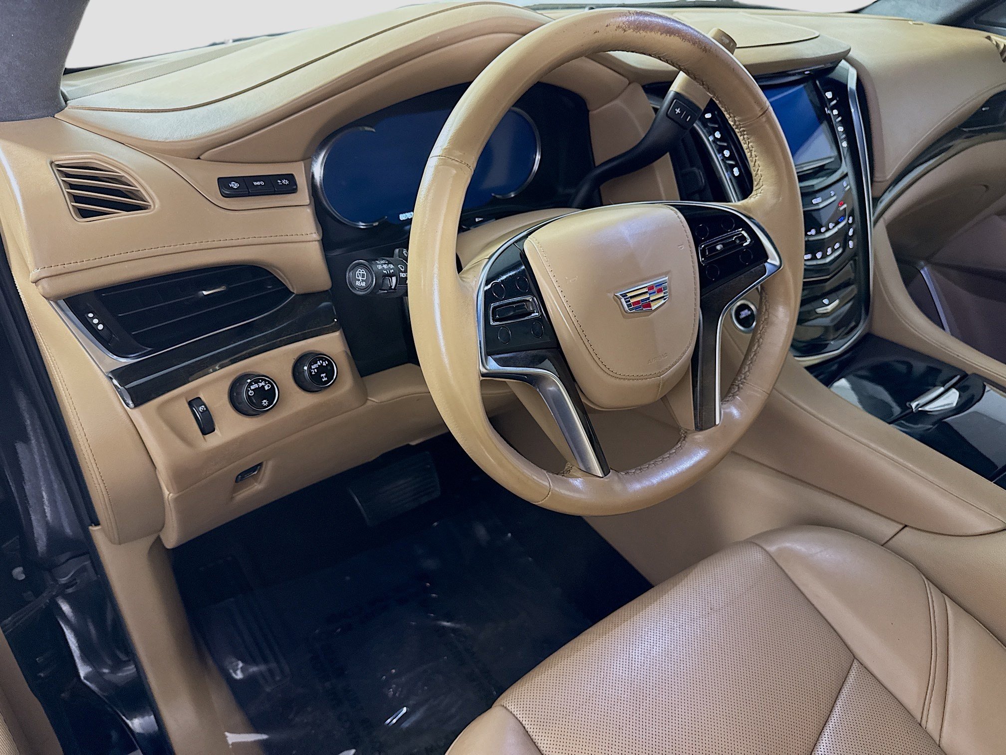 Used 2020 Cadillac Escalade Platinum image 22
