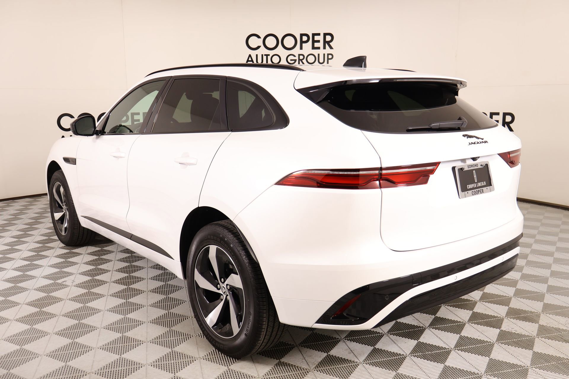 Used 2025 Jaguar F-PACE R-Dynamic S image 25